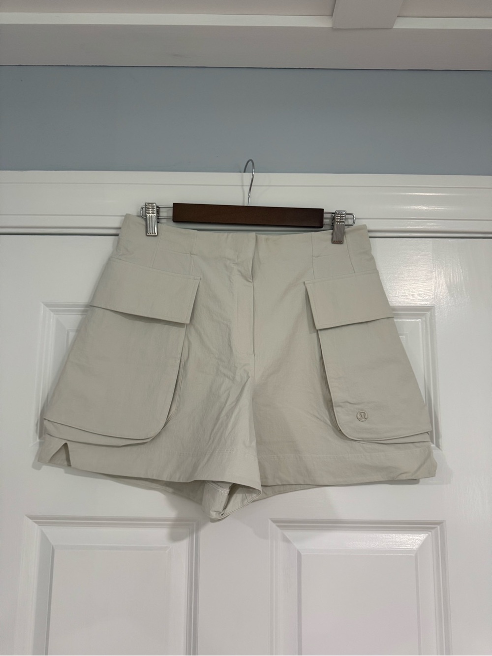 lululemon athletica Women's Light Beige Cargo Shorts